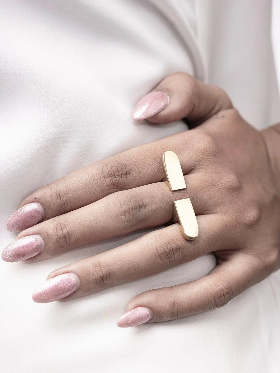 Akuu Short  Brass Adele Dejak