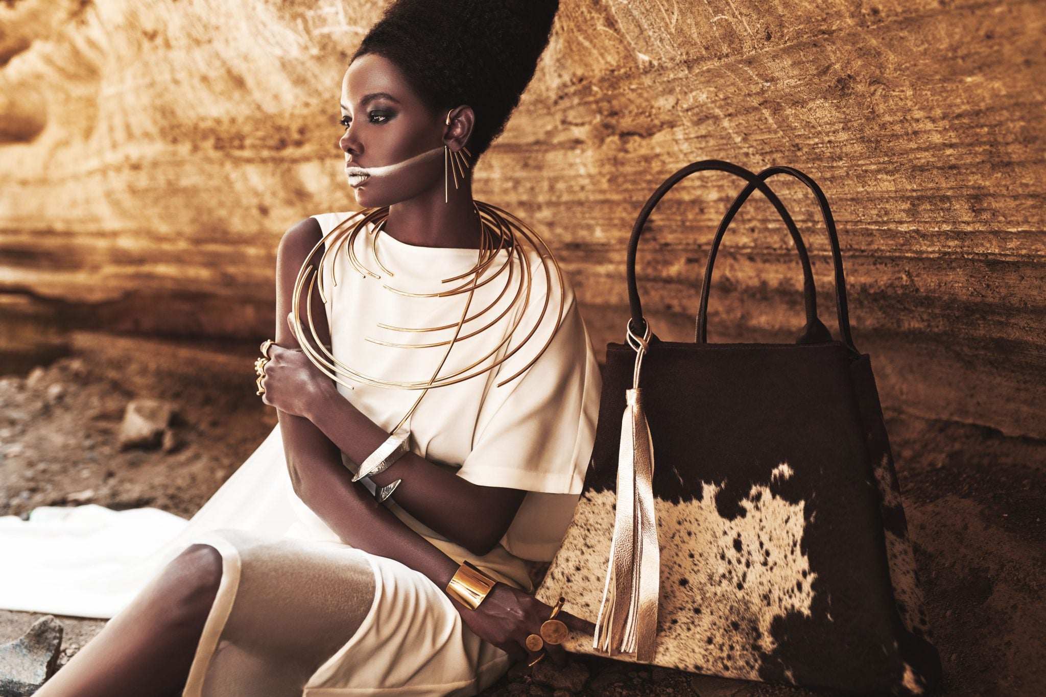 jewelry-luxury-african-fashion-handbags-daybag-beyonce-black-is-king-gold-leaf-comb-gold-afrika-adele-dejak-black_parade (2)